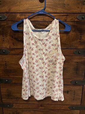 American Eagle Floral Pocket Tank Top - White/Red/Blue Floral